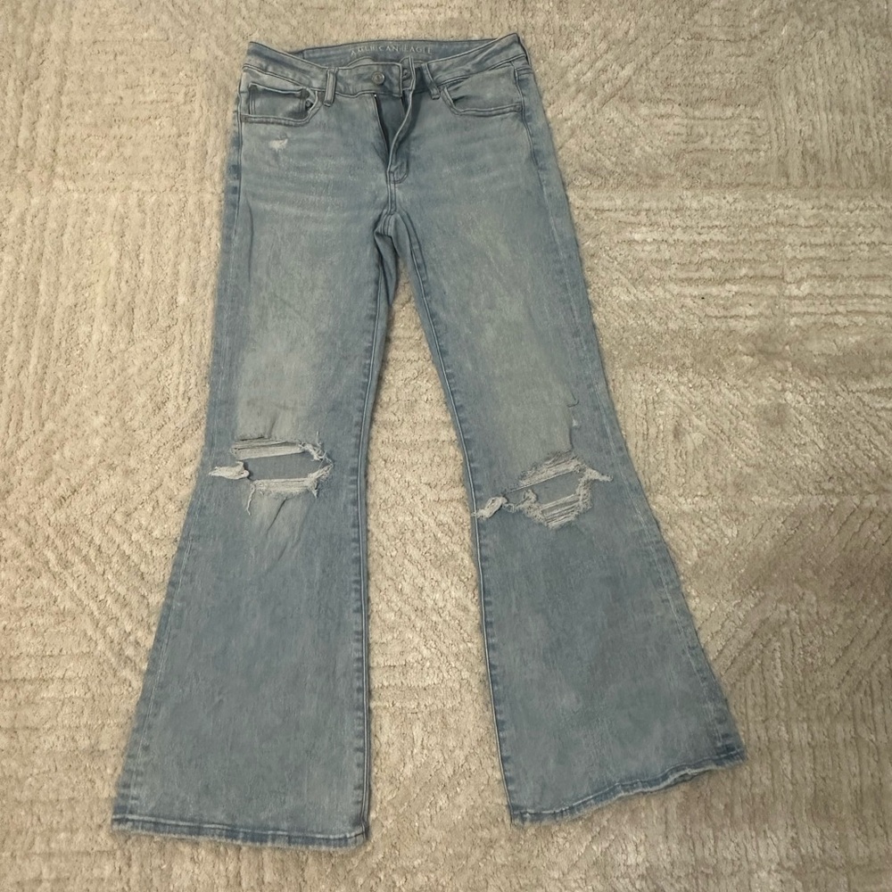 American Eagle Outfitters Light Blue low rise flare Jeans size 6 short